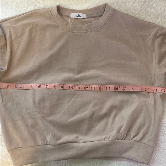 Alo Yoga "Apricot" Lounge Set – Everyday Luxury Size Large - Picture 9 of 10